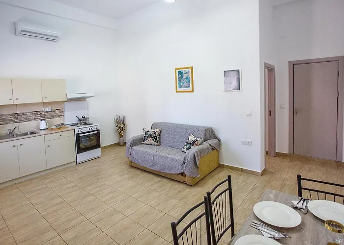 Πανσιόν Haroulena