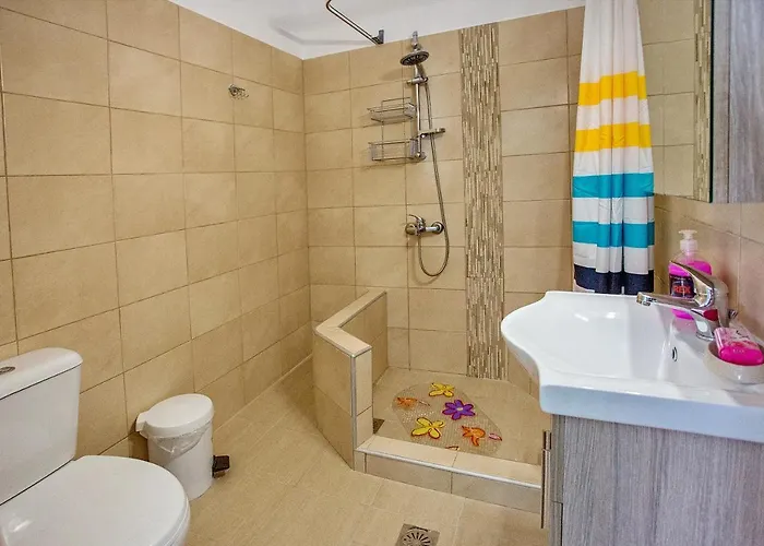 Πανσιόν Haroulena 4*