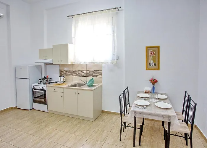 Πανσιόν Haroulena 4*